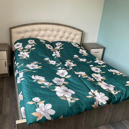 Lovely 2-Bedroom Apartment Near Ayb School Dilidżan Zewnętrze zdjęcie